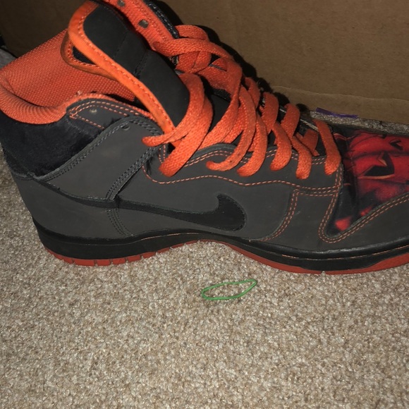 Limited edition halloween nike dunks - Picture 7 of 7